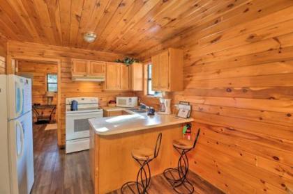 Cozy Cabin with Grill and Spa 4Mi to Broken Bow Lake! - image 5