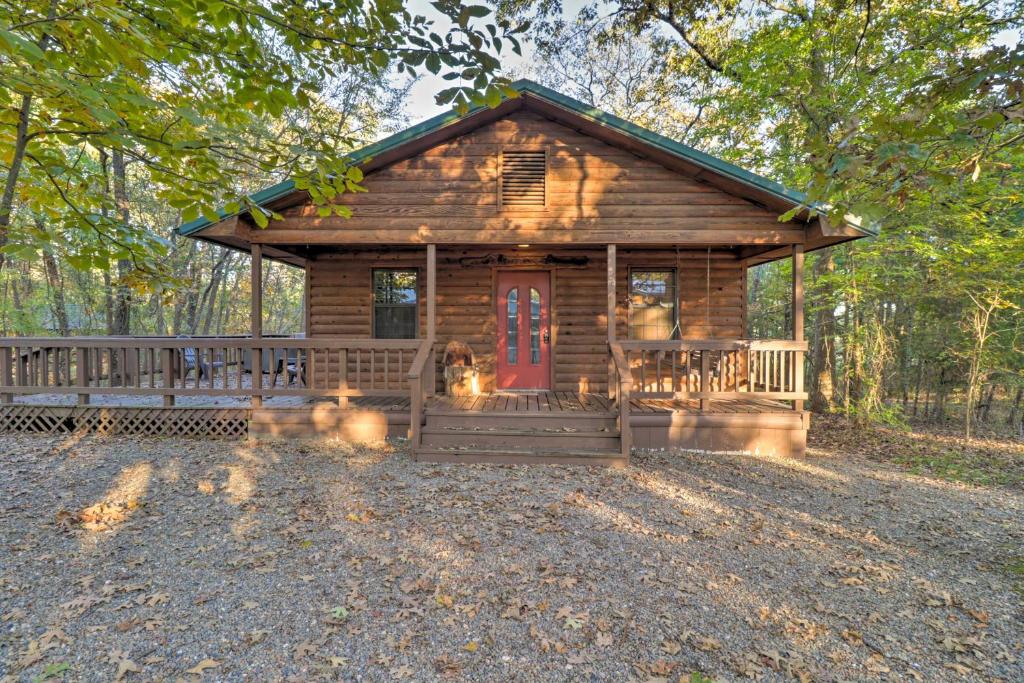 Starstruck Cabin with Spa 4 Mi to Broken Bow Lake! - main image