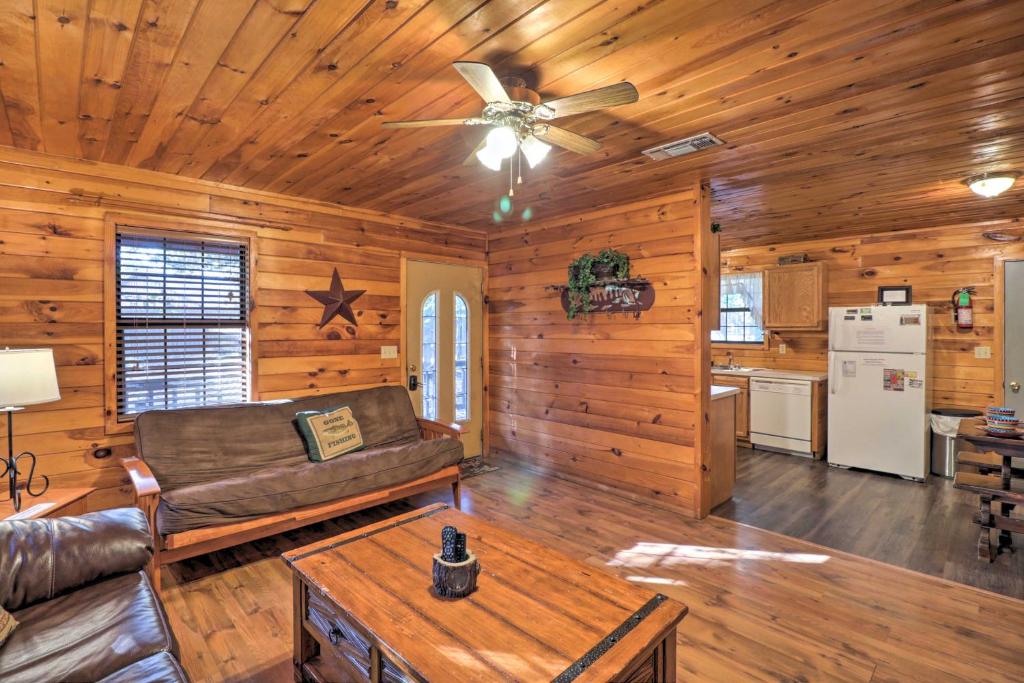 Starstruck Cabin with Spa 4 Mi to Broken Bow Lake! - image 4