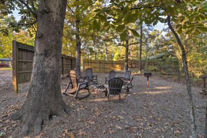 Starstruck Cabin with Spa 4 Mi to Broken Bow Lake! - image 9