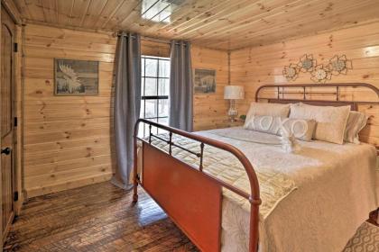 Broken Bow Sanctuary with Hot Tub and Deck Less Than 7 Mi to Lake! - image 13