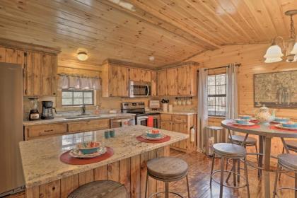 Broken Bow Sanctuary with Hot Tub and Deck Less Than 7 Mi to Lake! - image 7