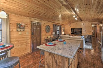 Broken Bow Sanctuary with Hot Tub and Deck Less Than 7 Mi to Lake! - image 9