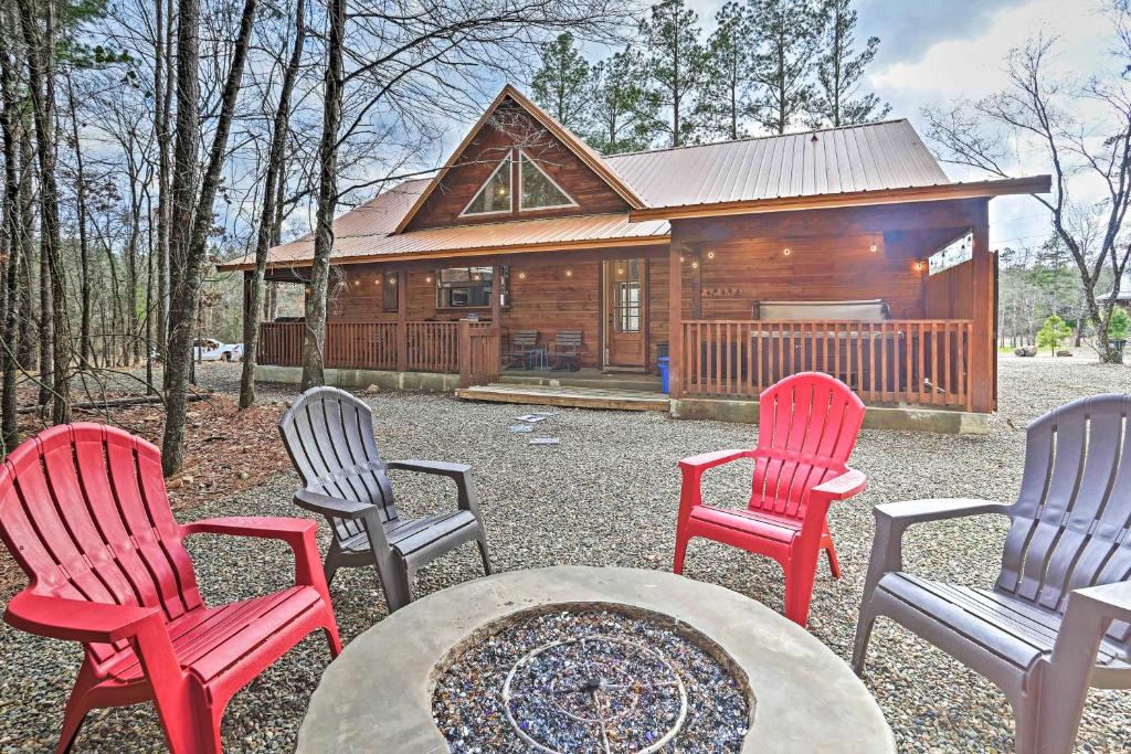 Updated Pet-Friendly Cabin 5Mi to Broken Bow Lake - main image