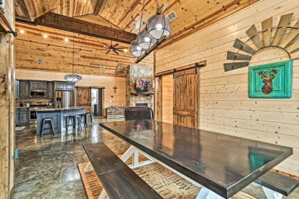 Updated Pet-Friendly Cabin 5Mi to Broken Bow Lake - image 11