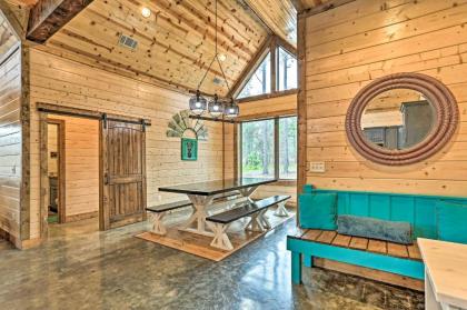 Updated Pet-Friendly Cabin 5Mi to Broken Bow Lake - image 16