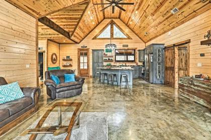 Updated Pet-Friendly Cabin 5Mi to Broken Bow Lake - image 4