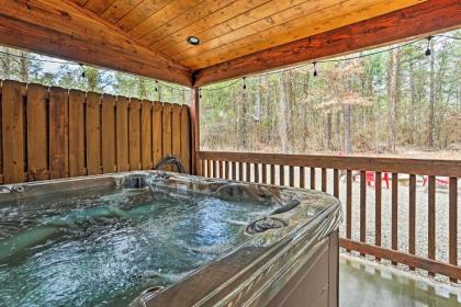 Updated Pet-Friendly Cabin 5Mi to Broken Bow Lake - image 7