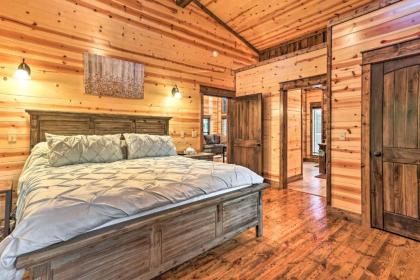 Dreamy Deluxe Cabin with Hot Tub and Outdoor Fireplace! - image 18