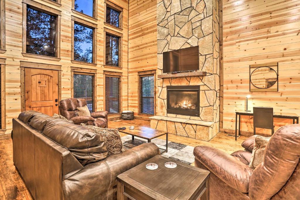 Dreamy Deluxe Cabin with Hot Tub and Outdoor Fireplace! - image 5