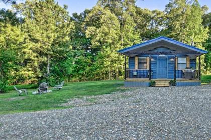 Cozy Chic Broken Bow Cabin with Fire Pit and Grill! - image 3