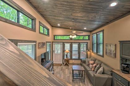 Woodland Tinyhome with Fire Pit - 4 Mi to Lake! - image 16