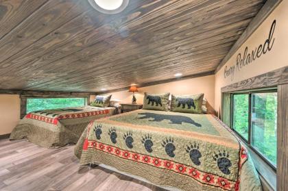 Woodland Tinyhome with Fire Pit - 4 Mi to Lake! - image 17