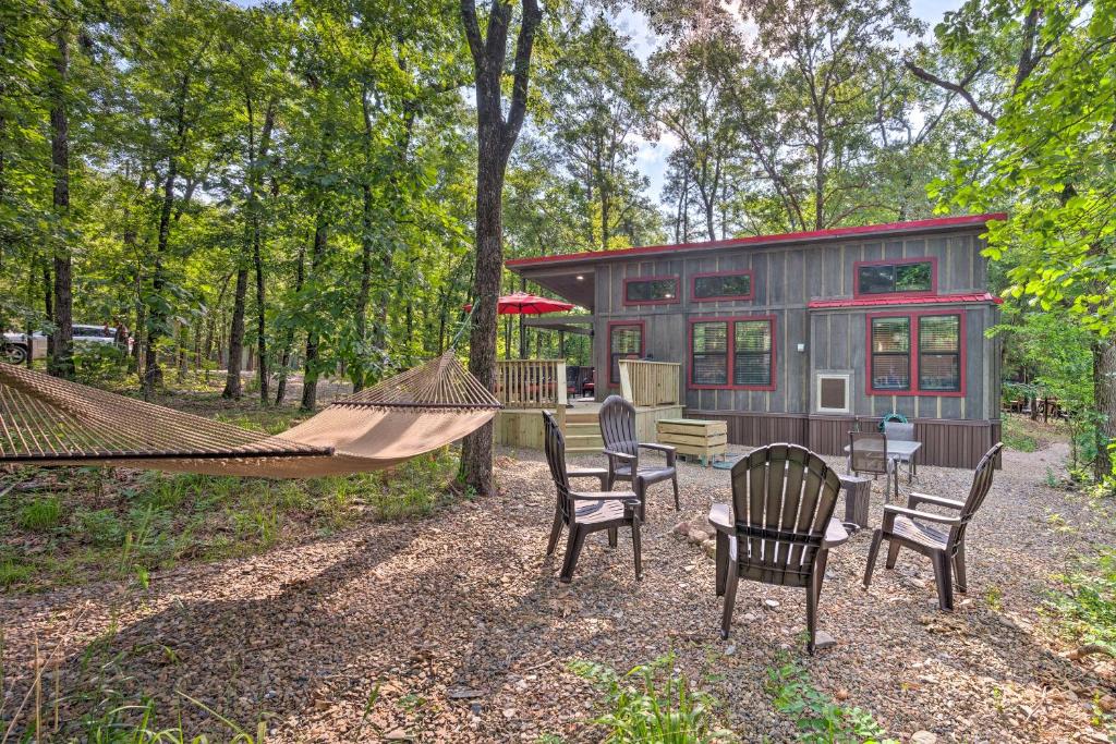 Woodland Tinyhome with Fire Pit - 4 Mi to Lake! - image 4