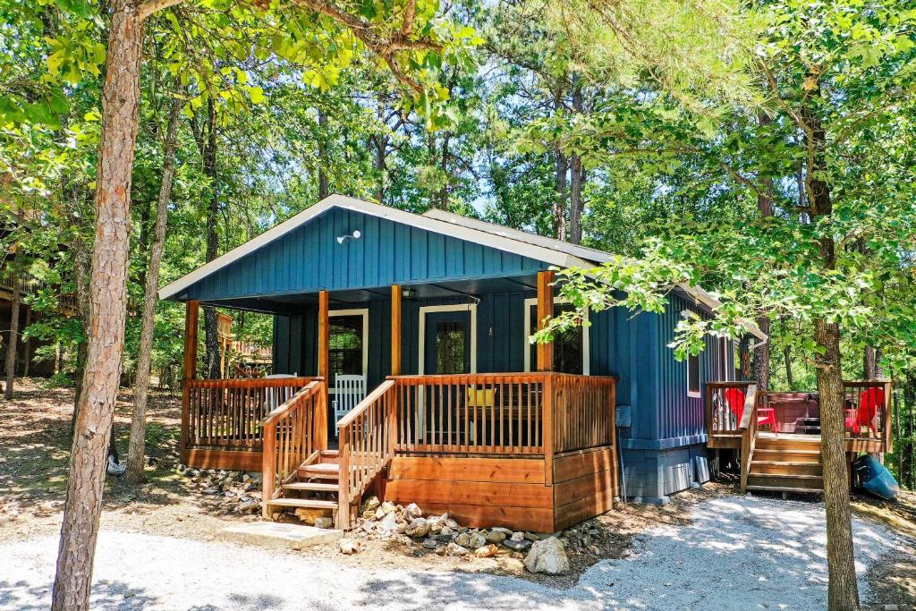 Paddles Up Broken Bow Getaway with Hot Tub! - main image