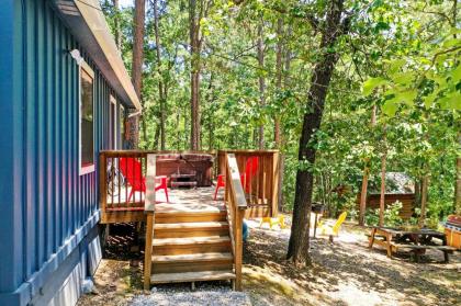 Paddles Up Broken Bow Getaway with Hot Tub! - image 18