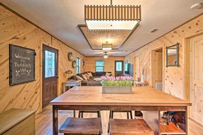 Paddles Up Broken Bow Getaway with Hot Tub! - image 4