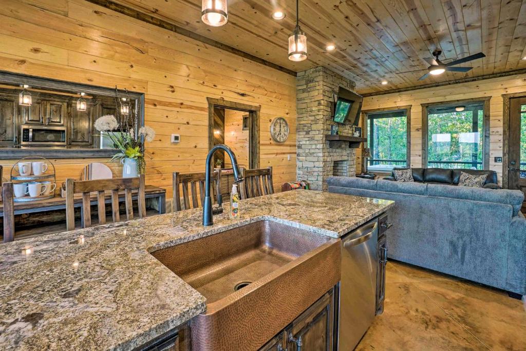 Modern Cabin with Hot Tub and Panoramic Views! - image 5