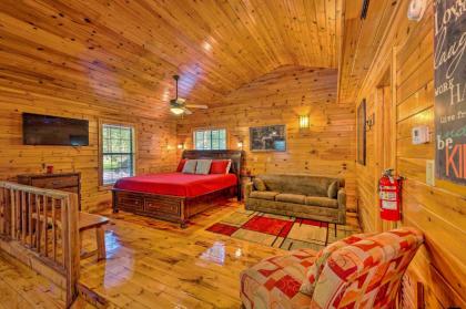 Centrally Located Broken Bow Cabin with Hot Tub - image 11