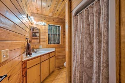 Centrally Located Broken Bow Cabin with Hot Tub - image 12