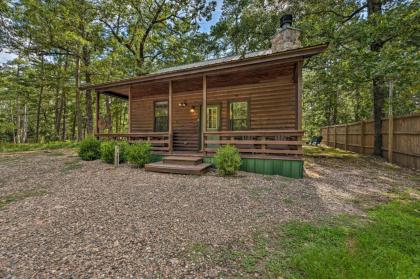 Centrally Located Broken Bow Cabin with Hot Tub - image 17