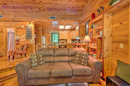 Centrally Located Broken Bow Cabin with Hot Tub - image 5