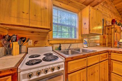 Centrally Located Broken Bow Cabin with Hot Tub - image 9