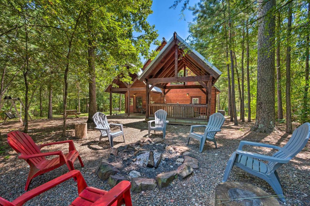 Cabin with Games and Hot Tub 4 Mi to Beavers Bend! - main image