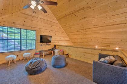 Cabin with Games and Hot Tub 4 Mi to Beavers Bend! - image 12