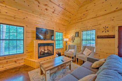 Cabin with Games and Hot Tub 4 Mi to Beavers Bend! - image 4