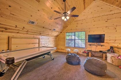 Cabin with Games and Hot Tub 4 Mi to Beavers Bend! - image 9