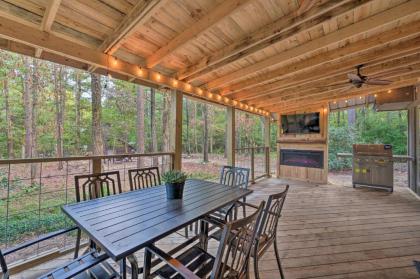 Modern Cabin with Luxury Deck and Private Hot Tub - image 2