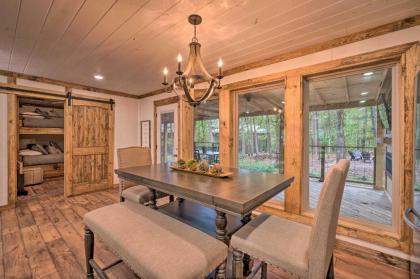 Modern Cabin with Luxury Deck and Private Hot Tub - image 6