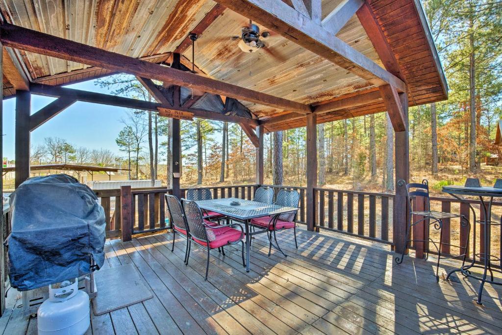 Broken Bow Cabin with Hot Tub and Covered Deck! - image 7