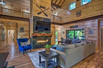 Large Luxury Cabin Game Room Fire Pit Deck - image 4