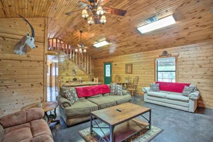 Pet-Friendly Cabin Retreat with Private Hot Tub - image 10