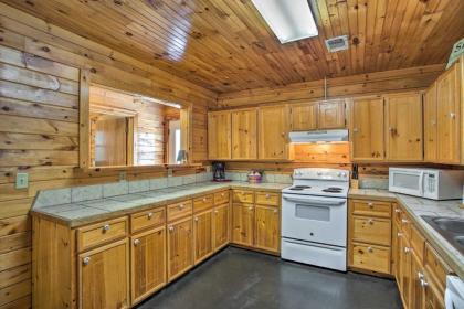 Pet-Friendly Cabin Retreat with Private Hot Tub - image 15