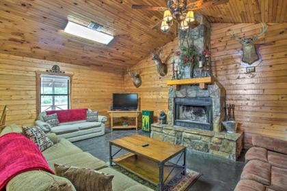 Pet-Friendly Cabin Retreat with Private Hot Tub - image 5