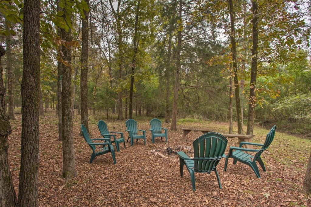 Pet-Friendly Cabin 5 Miles to Broken Bow Lake - image 4