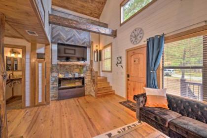 Romantic Retreat with Hot Tub in Broken Bow! - image 5