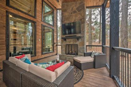 Luxe Cabin in the Woods Hot Tub and Yard Games - image 18