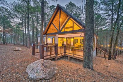 Modern Cabin with Hot Tub 1 Mi from Hochatown! - image 5