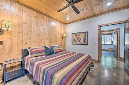 Luxe Lazy Dog Lodge with Hot Tub and Pool Table - image 13