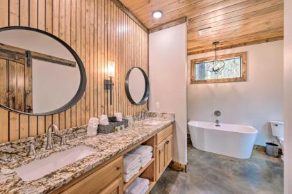 Luxe Lazy Dog Lodge with Hot Tub and Pool Table - image 14