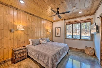 Luxe Lazy Dog Lodge with Hot Tub and Pool Table - image 17