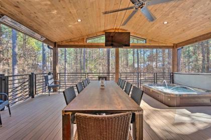 Luxe Lazy Dog Lodge with Hot Tub and Pool Table - image 3