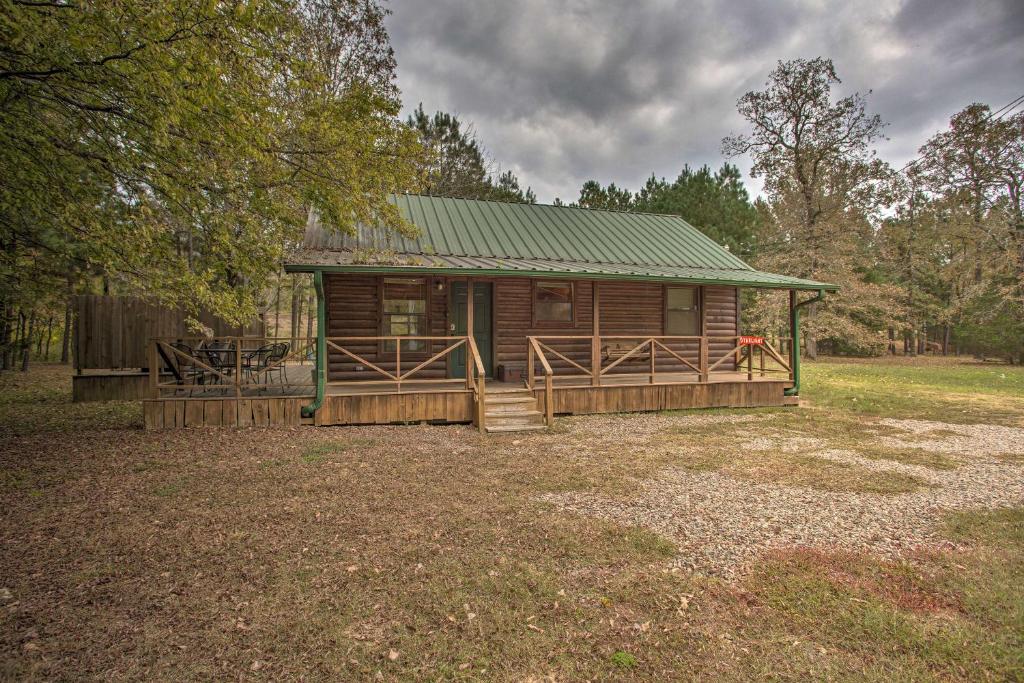 Starlight Cabin about 6 Miles to Beavers Bend! - image 3