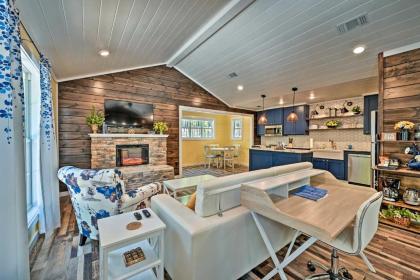 Modern Studio Cabin with Fire Pit Deck and BBQ! - image 1