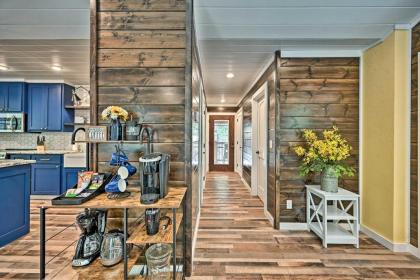 Modern Studio Cabin with Fire Pit Deck and BBQ! - image 16