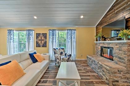 Modern Studio Cabin with Fire Pit Deck and BBQ! - image 6